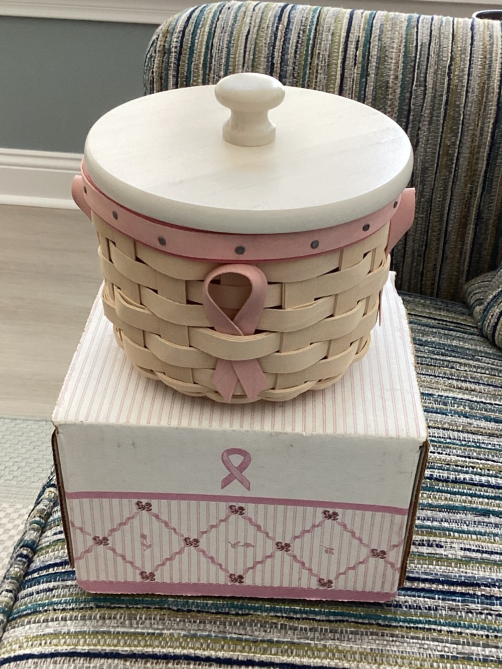 Longaberger 2006 Horizon of Hope Cream and Pink Woven Basket with Lid
